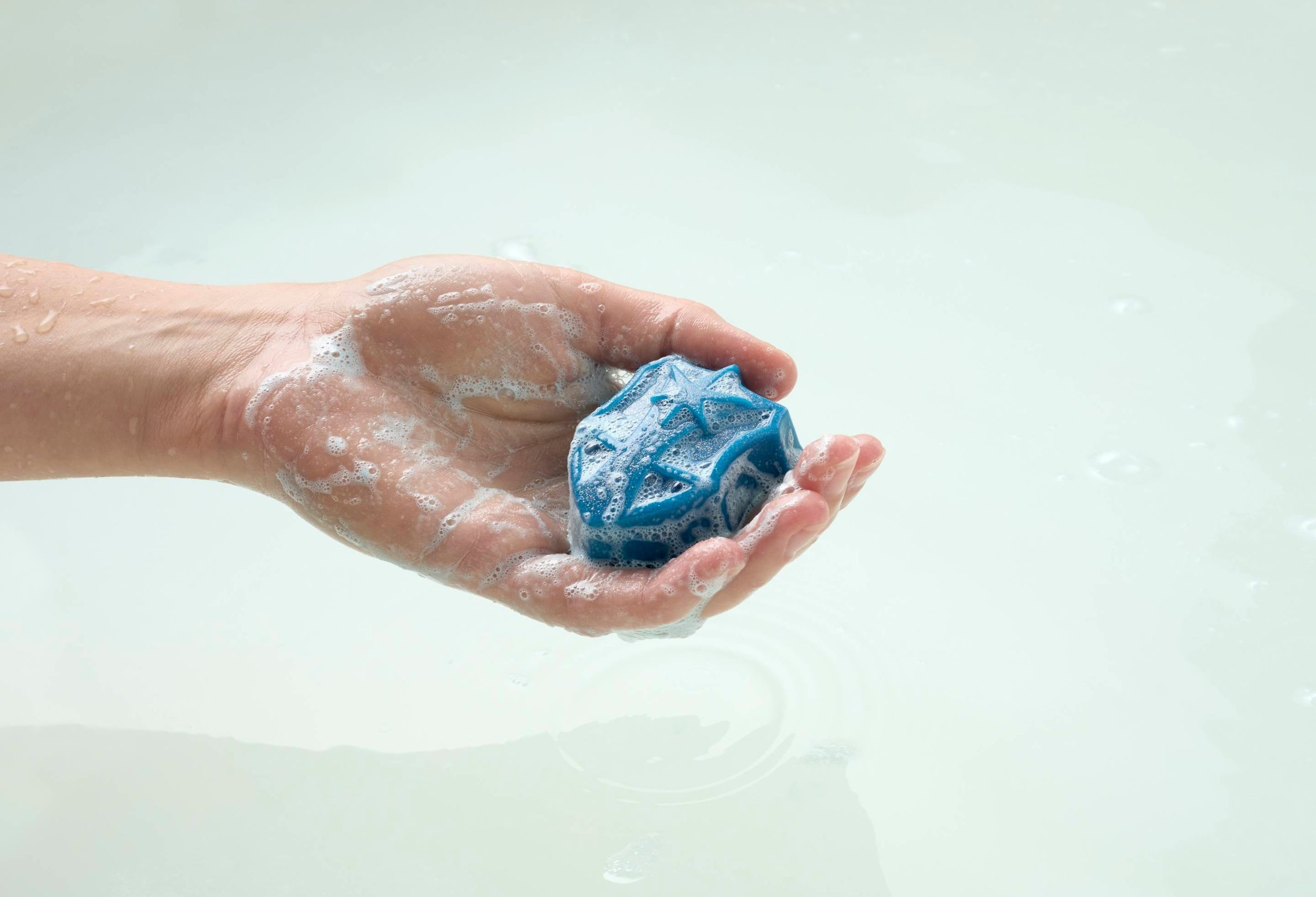 313CB3EF-2FBC-9F2A-BC7A-6816418F5B54